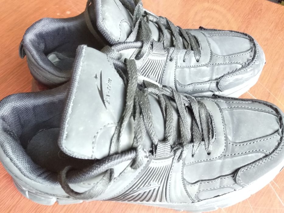 Подростковые кроссовки демисезонные