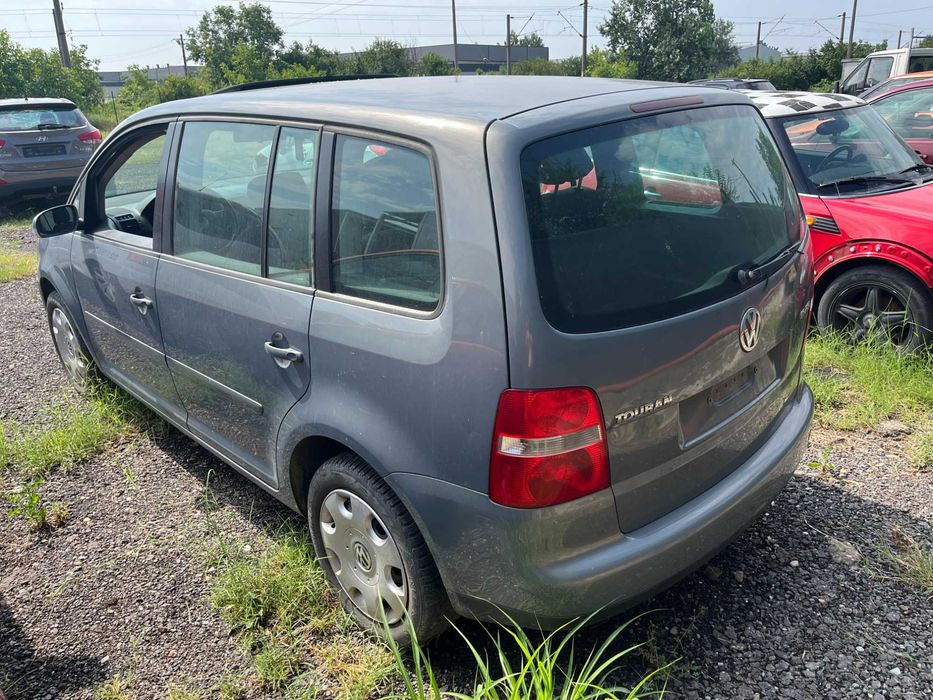 Dezmembrez VW Volkswagen Touran 2004 gri verzui 1,6 FSI