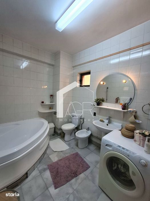 Apartament cu 4 camere, in vila, zona Democratiei
