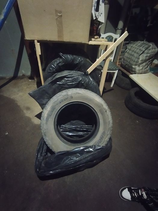 Продам зимние шины комплект