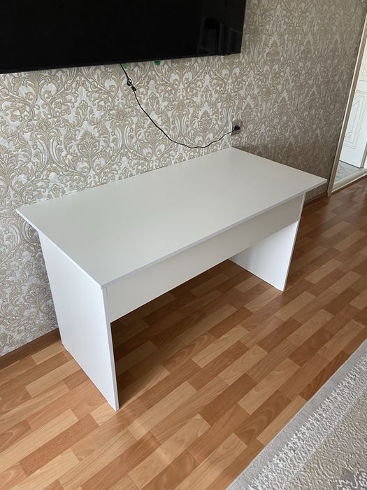 Писменный стол белый