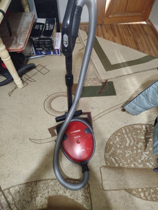 Продается пылесос Самсунг мешковой , управление в ручки