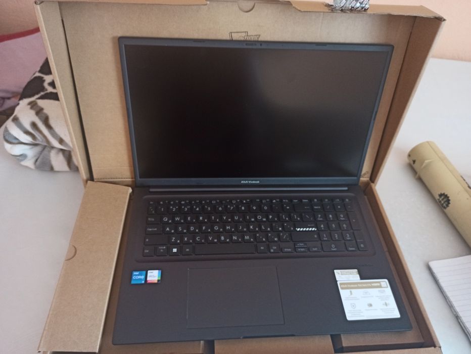 Ноутбук asus 17,новый в коробке