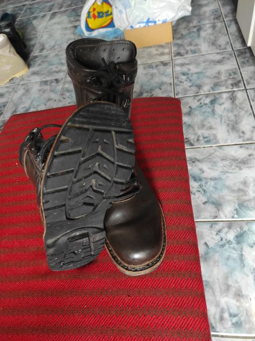 Bocanci din piele 100% naturală, cu talpa cusută. Nr.41