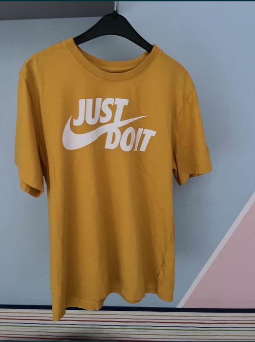 Продавам маркови дрехи