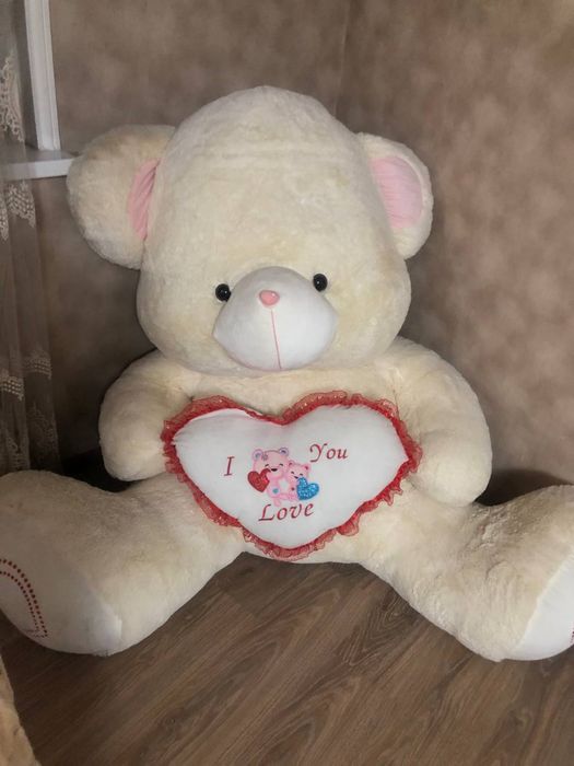 Мягкий большой плюшевый мишка