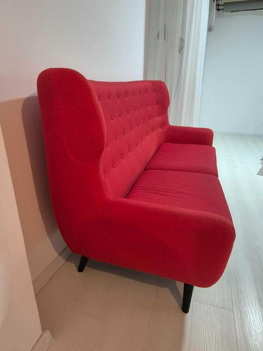 Продавам голям триместен диван