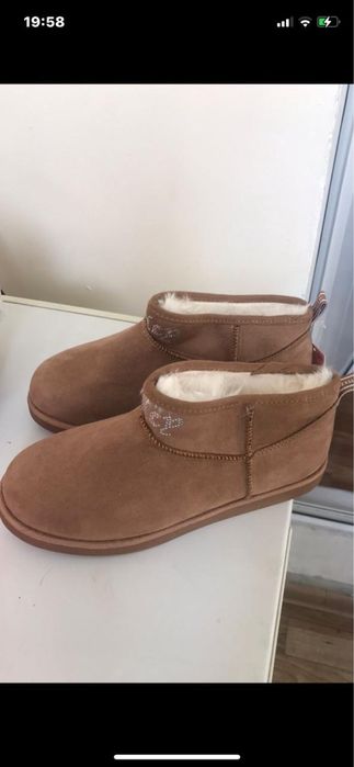Продам новые угги Juicy Couture
