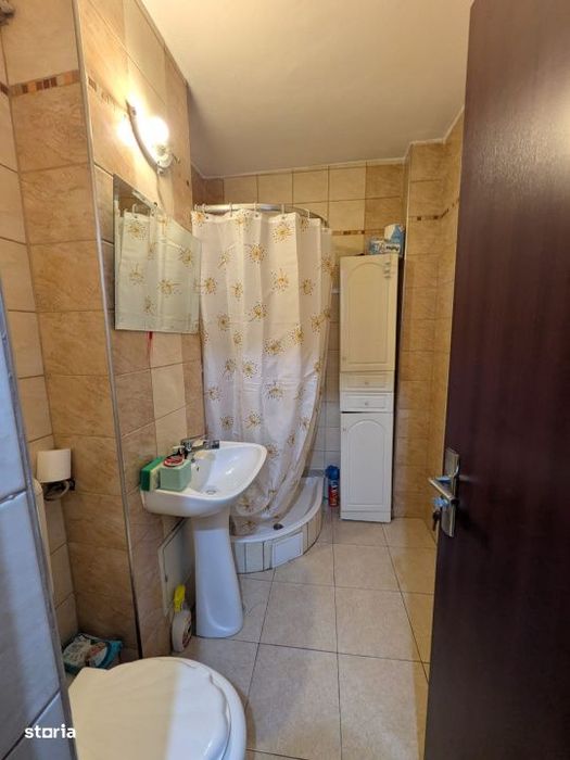 Garsoniera, etaj 2, Marasti