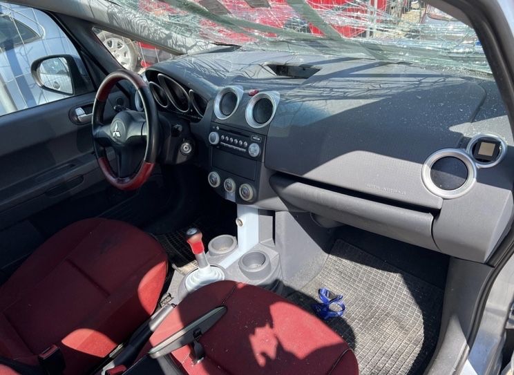 Mitsubishi colt 1.3 i на части