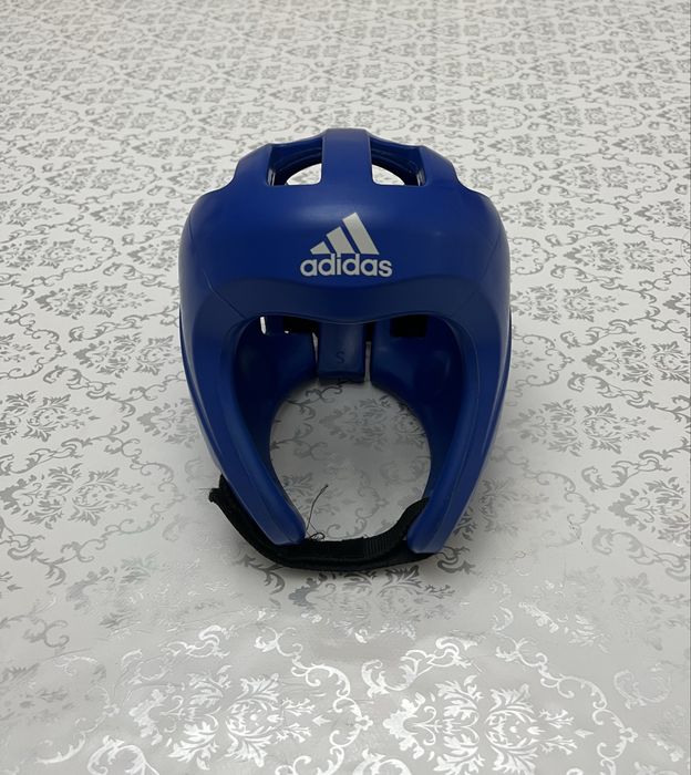 Шлем adidas для кикбоксинга