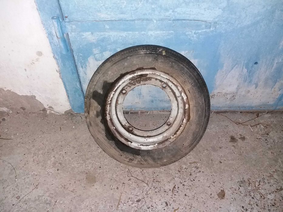 Продам колесо,щиток приборов и боковое стекло на заз 968