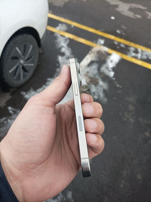 iPhone 16 pro Natural 99%