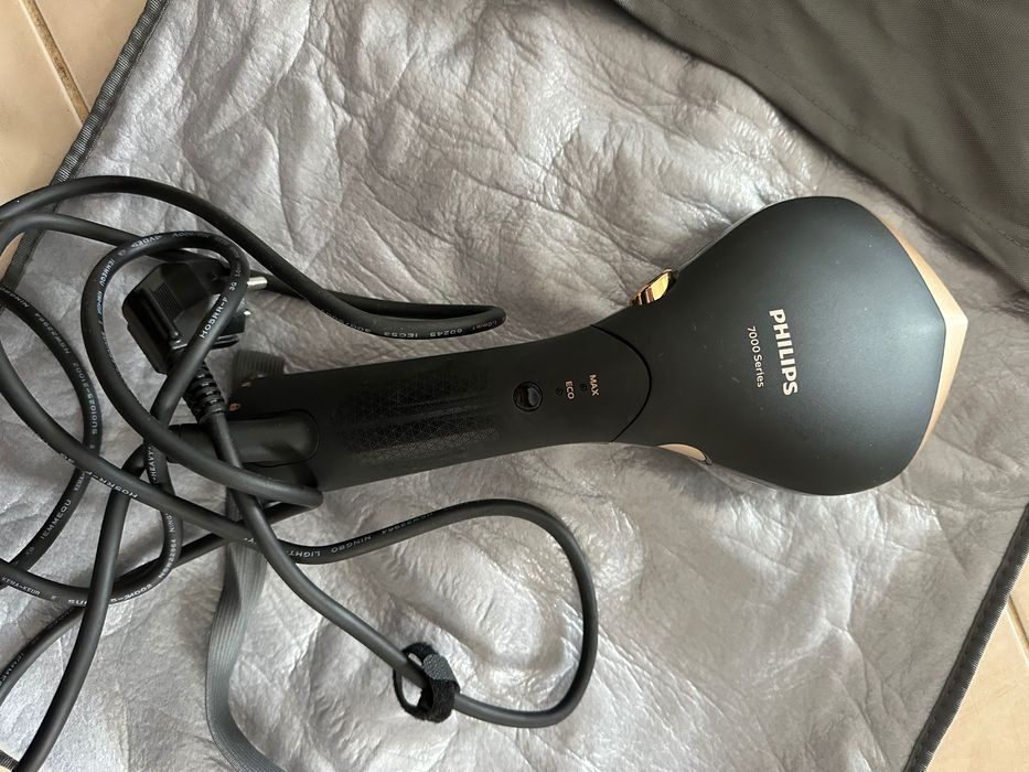 Уред за гладене с ПАРА PHILIPS 7000 - КАТО нов