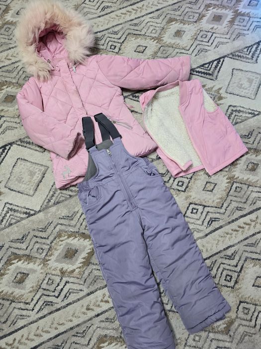 Продаю зимний детский костюм.  Куртка,  жилетка и полукомбинезон