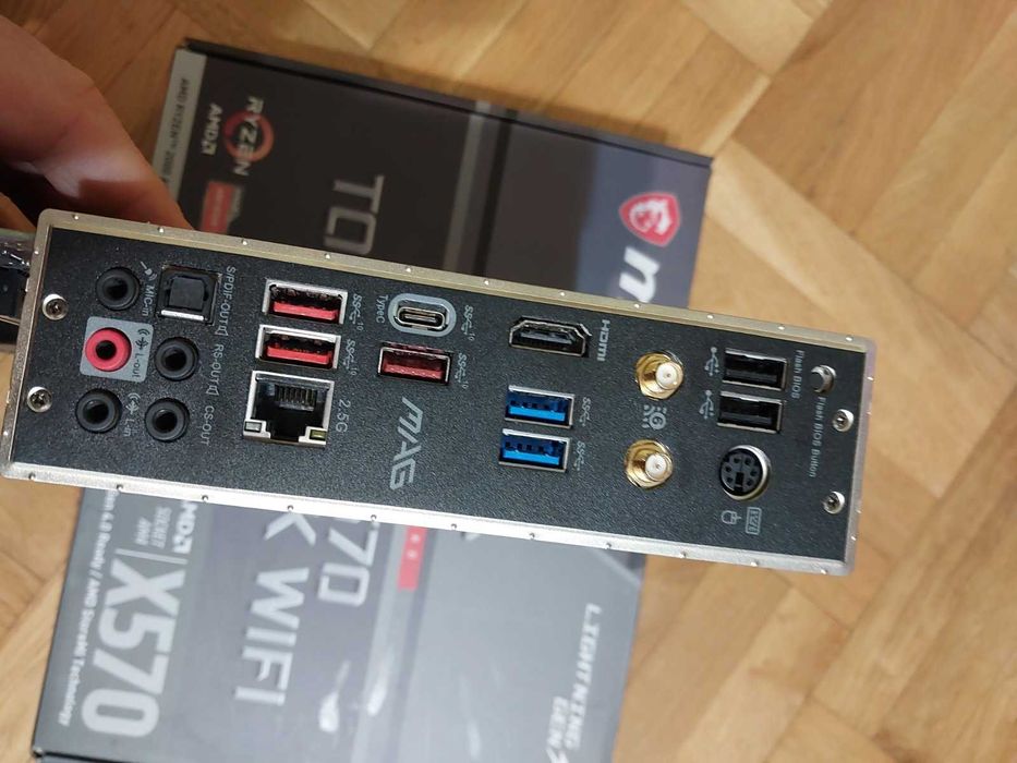 MSI X570 Tomahawk Wi-Fi