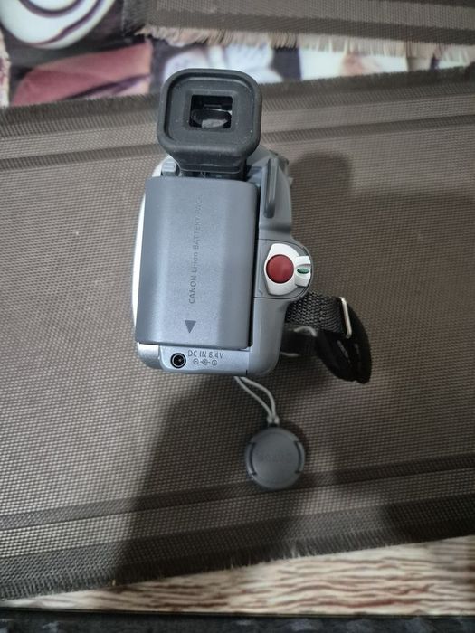 Camera de filmat canon MV600