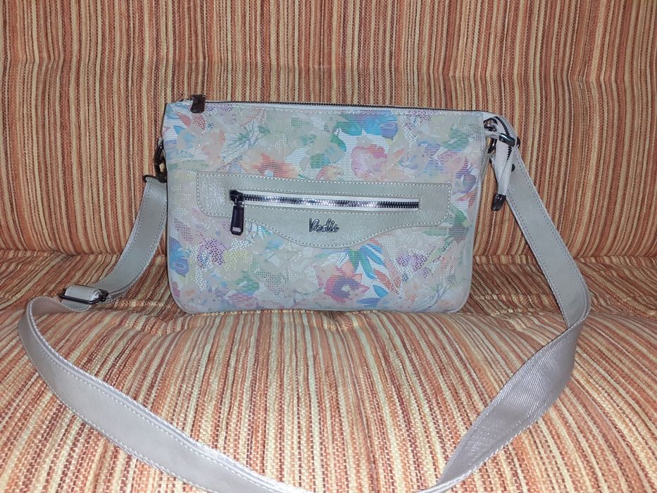 Нова дамска чанта българско производство