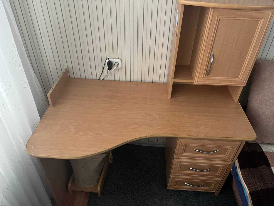 Стол компьютерный