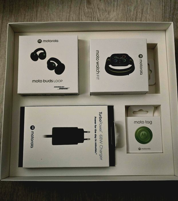 Pachet Casti bluetooth stereo Moto Buds Loop + Smartwatch + încărcător
