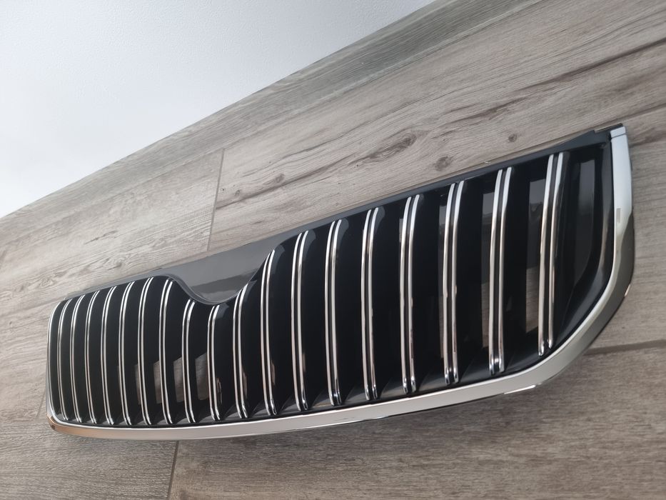 Grila cromata bara fata/ radiator / capota Skoda Superb 2 2008-2013
