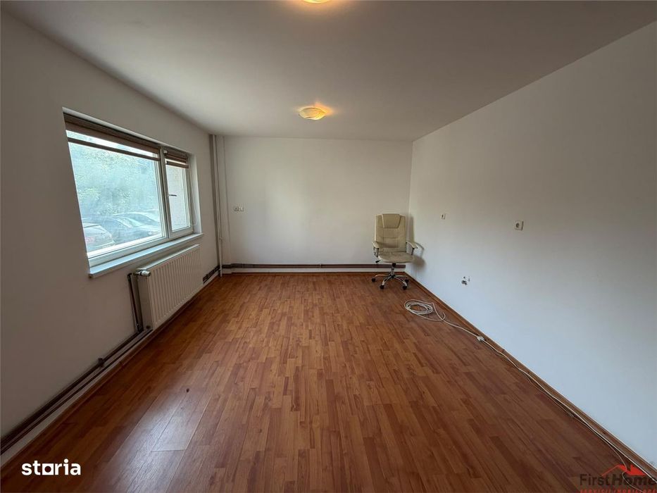 Apartament 3 camere, parter, zona Biserica Catolica