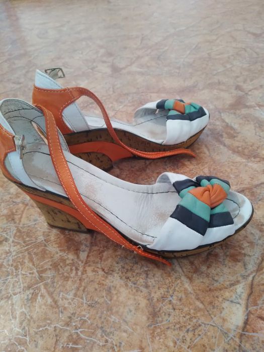 Женские босоножки