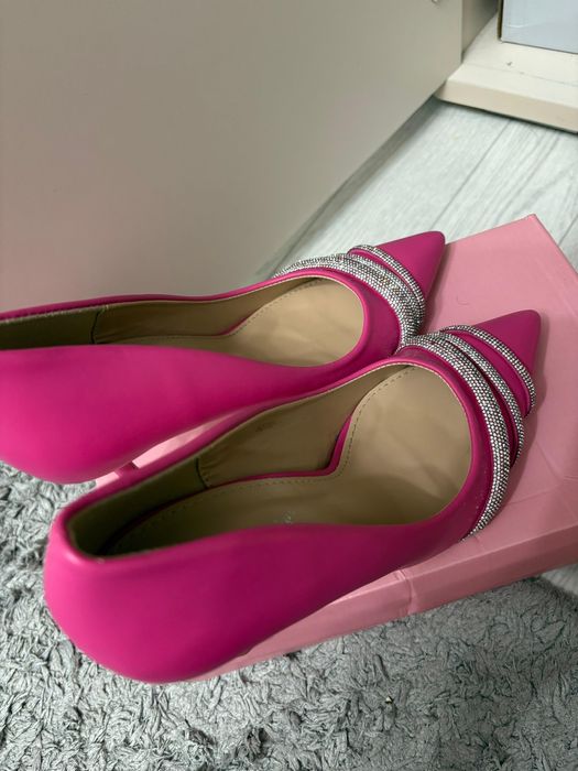 Продается туфли и платье