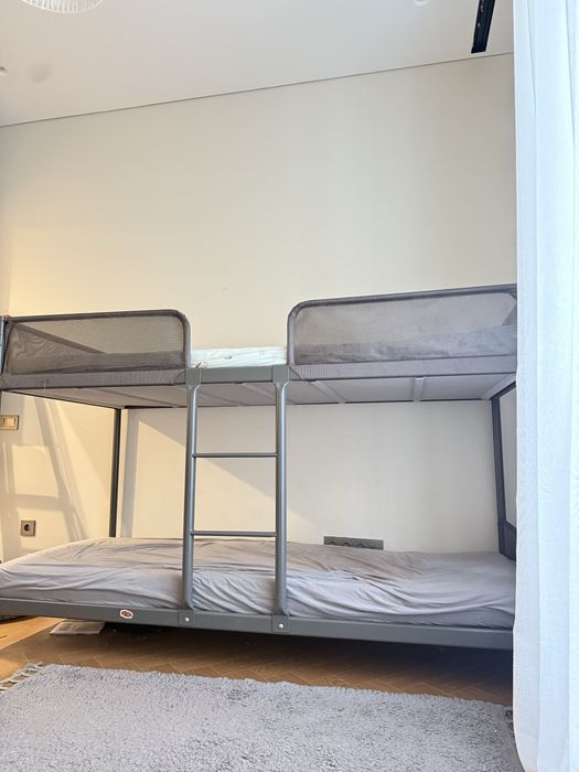 Продам кровать ikea с матрасами