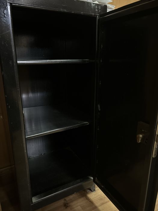 Сейф б/у продаем