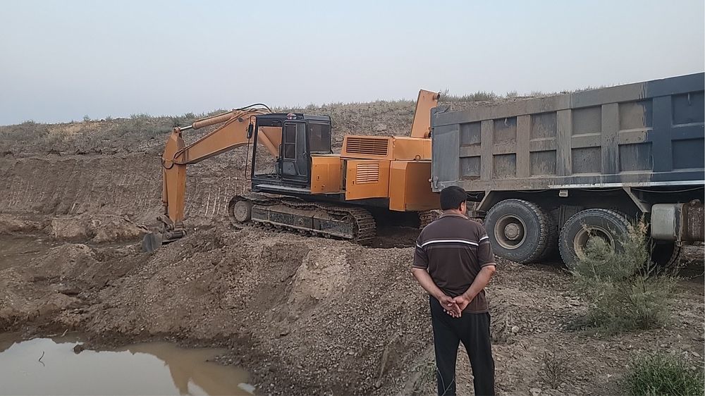 Срочно продаём экскаватор