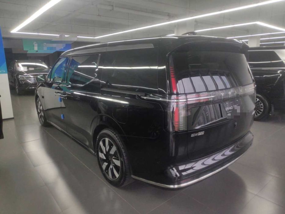 Volvo EM90 2025 Ultra Six-Seater