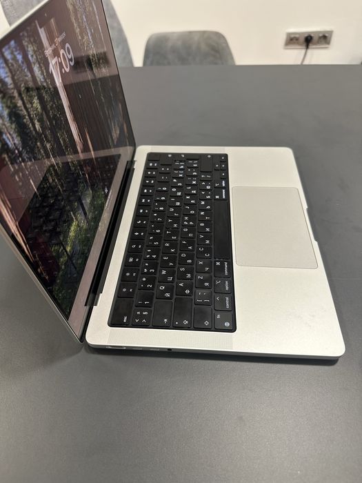Macbook Pro M4 с 24 GB RAM и 1 TB SSD