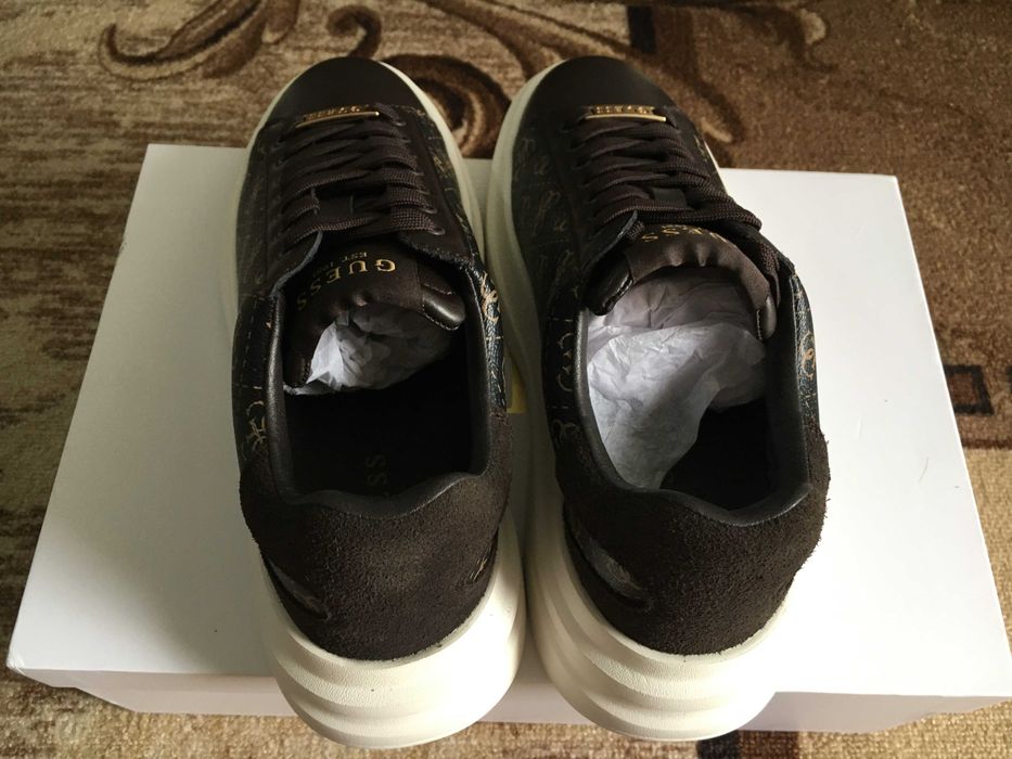 Мъжки спортни обувки - GUESS