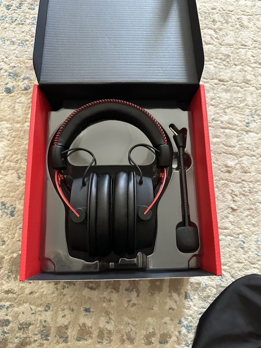 Наушники HyperX Cloud Alpha Wired Gaming Headset  в идеальном состояни
