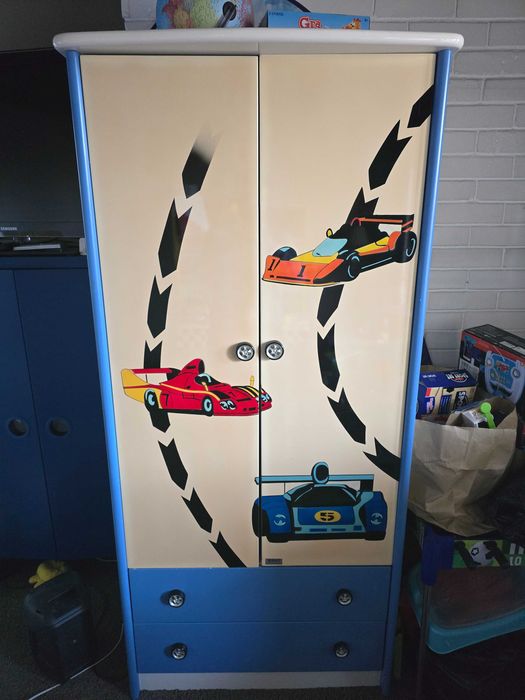 Обзавеждане за детска стая / Легло кола