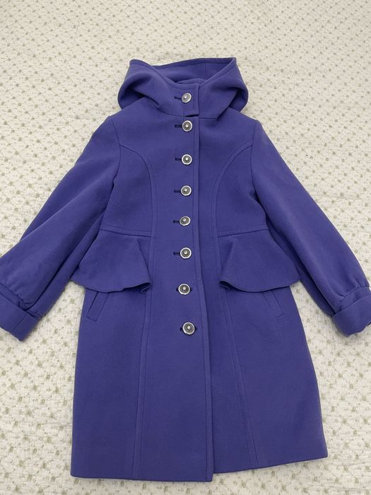 Продам на девочку пальто.