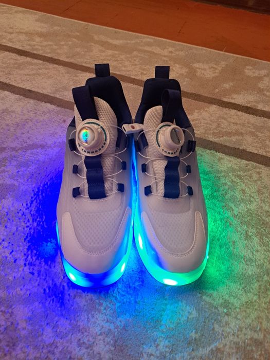 Кроссовки роликовый