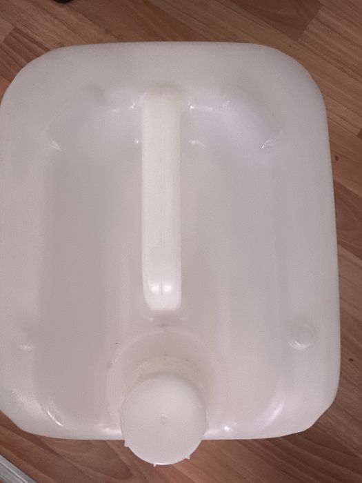 Канистры 10 литров , чистые