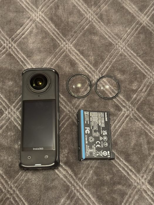 Экшн-камера Insta360 X4 Premium Lens Guards Bundle with microSD