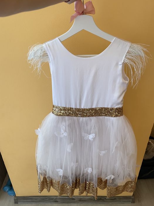 Красива рокля за повод