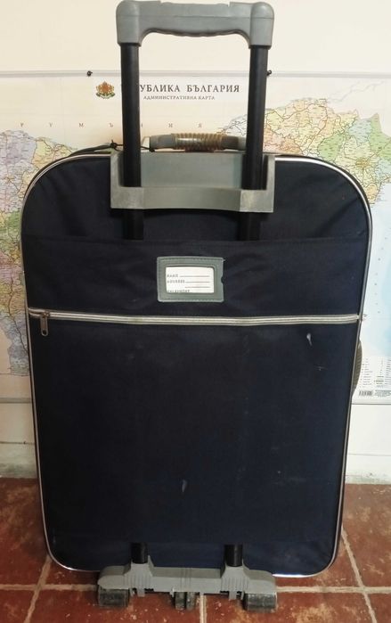 Куфар голям с дръжка на колела