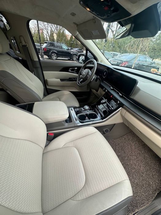KIA Carnival сотилади