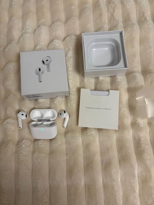 Apple AirPods 4 ANC