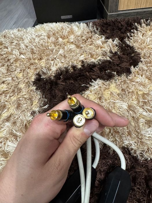 Cabluri rca Van Den Hul și Transparent Cable
