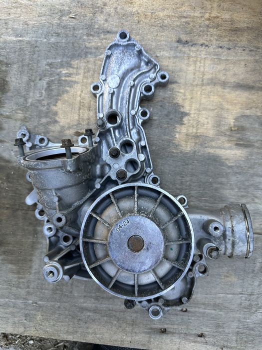 Водна помпа Mercedes 550 V8 Biturbo A278