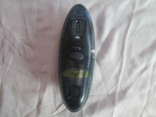 Logitech M-RU77 безжичен лазерен презентер, комбиниран с мишка.