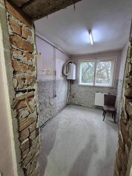 Vand apartament 2 camere - neamenajat