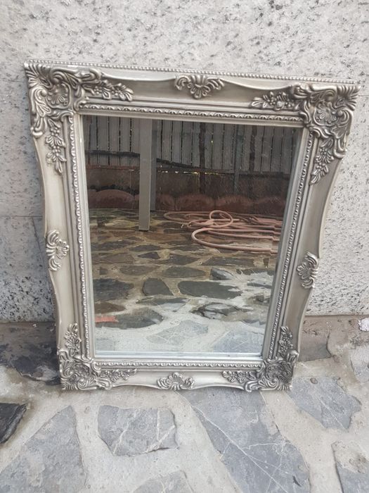 Vand oglinzi cu rama, modele deosebite