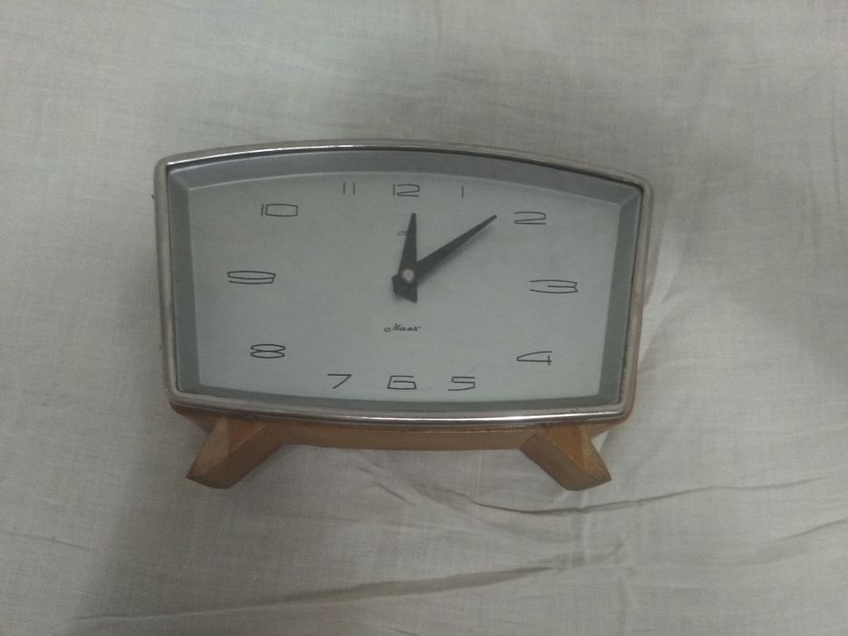 Часы маяк СССР. Завод пружины почти неделю держит.